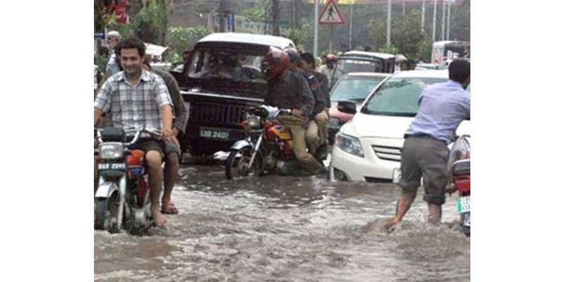 لاہور میں موسلادھاربارش ، کئی سڑکوں پر پانی کھڑا ہوگیا