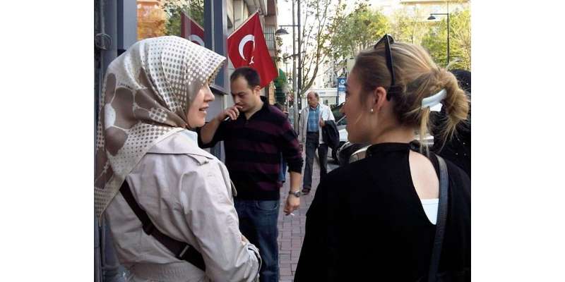 ترک خواتین کا عوامی مقامات پر قہقہے نہ لگانے کی بات ماننے سے انکار