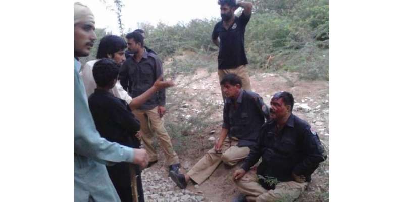 لاہور: عوامی تحریک کے کارکنوں کا پولیس پر دھاوا، خوشاب میں تھانے کو ..