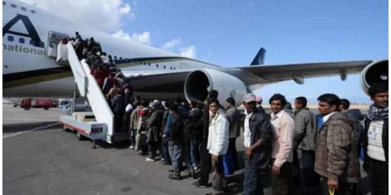 پی آئی اے کا طیارہ لیبیاء میں پھنسے 500 پاکستانیوں کو لے کر وطن واپس پہنچ ..
