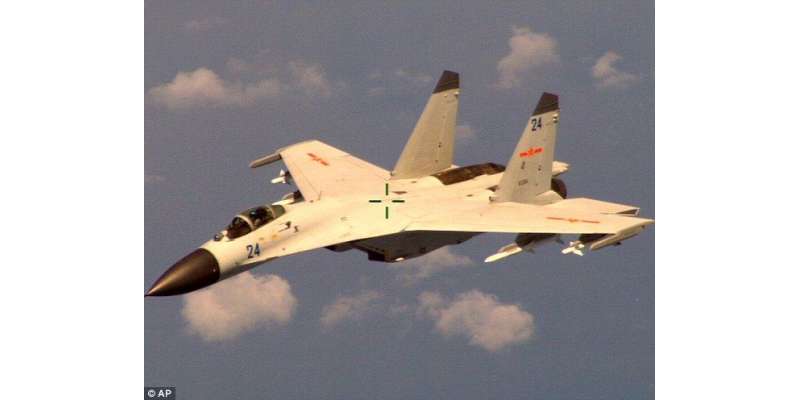 چینی لڑاکا طیارے کی چینی سمندری کنارے پر امریکی جیٹ کے سامنے خطرناک ..