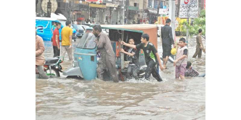 شدید بارشیں لاہور کے مختلف علاقوں میں بجلی کی سپلائی بند
