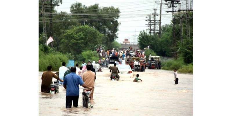 سیلاب میں پھنسے ہزاروں لوگ حکومتی امداد کے منتظر