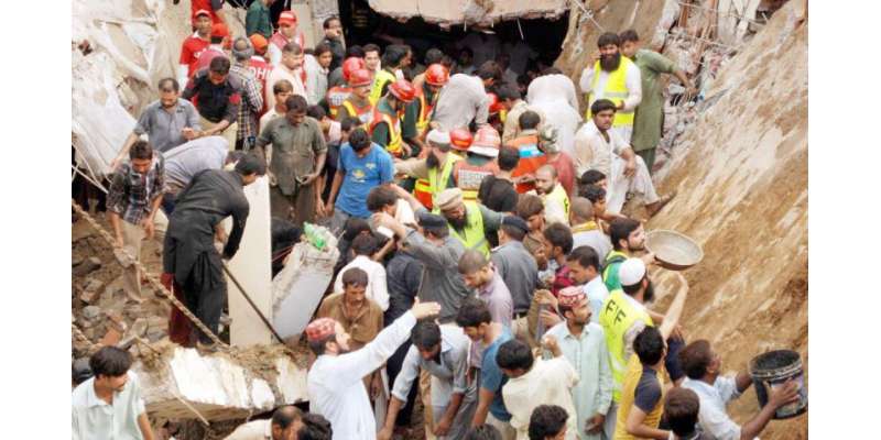 لاہورمیں مسجد کی چھت گرنے سے 12 نمازی شہید، متعدد زخمی