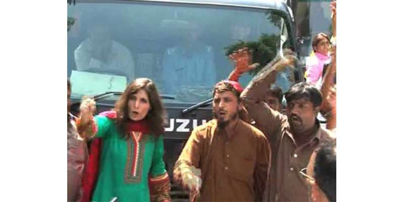 تحریک انصاف کے گرفتار کارکن عدالت پیش ، کارکنان نے گاڑیوں کو جیل جانے ..