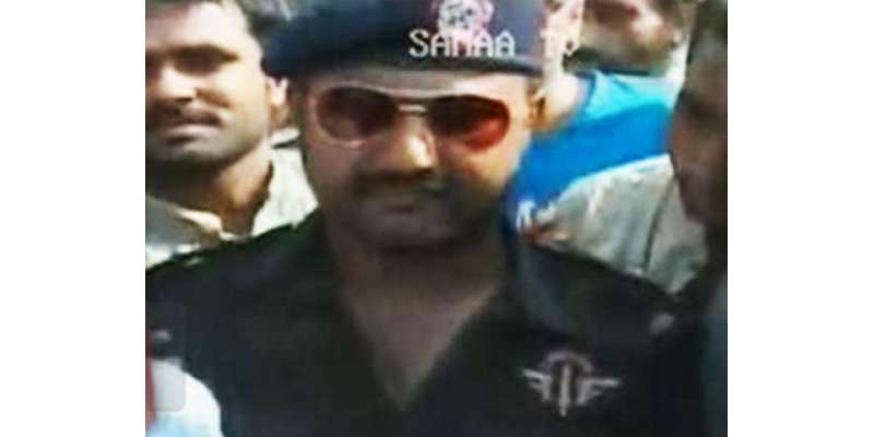 پنجاب پولیس کا افسر مستعفی ہونے کے بعد تحریک انصاف کے دھرنے میں شامل ..
