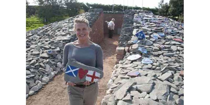برطانوی شہریوں نے پتھروں پر ''نہیں'' لکھ کر سکاٹ لینڈ کی سرحد پر رکھ دیئے