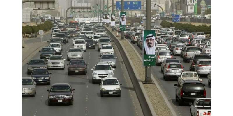 سعودی حکام نے جدہ میں ٹریفک کے نئے قواعد و ضوابط پر عملدرآمد شروع کر ..
