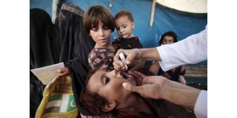 پشاور میں 17 ہزار سے زائد والدین نے بچوں کو پولیو سے بچاوٴ کے قطرے پلانے ..