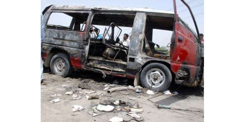 فیصل آباد روڈ پر مسافر وین میں آگ لگ گئی ، تین افراد جاں بحق