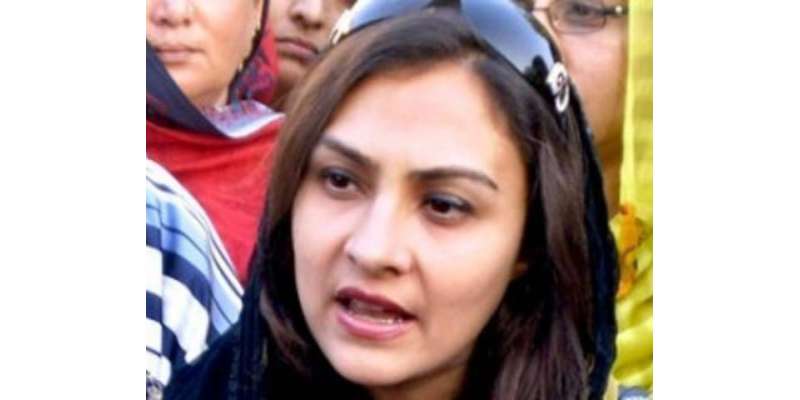 ماروی میمن اورنذیر خان کا آئی ڈی پیز کی رہائی کے لیے جیل کے باہر دھرنا