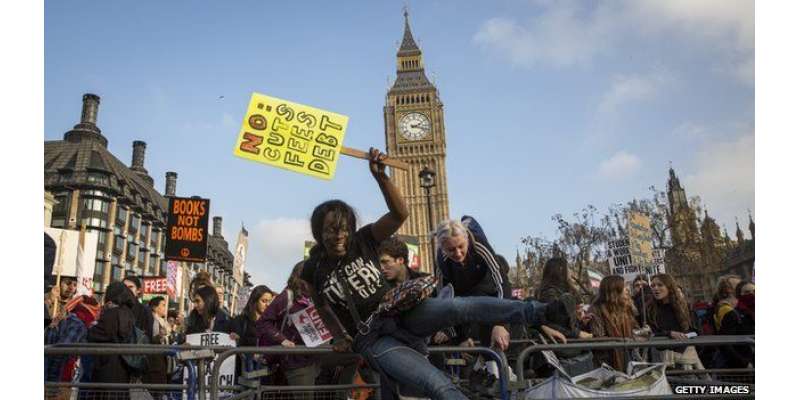 لندن میں ہزاروں طلبہ کا مفت تعلیم کے حق میں مظاہرہ ‘ تصادم میں گیارہ ..