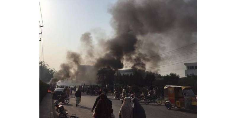 فیصل آباد میں خونی تصادم ، پولیس پیچھے ہٹنے لگی ، فوج بلائے جانے کی ..