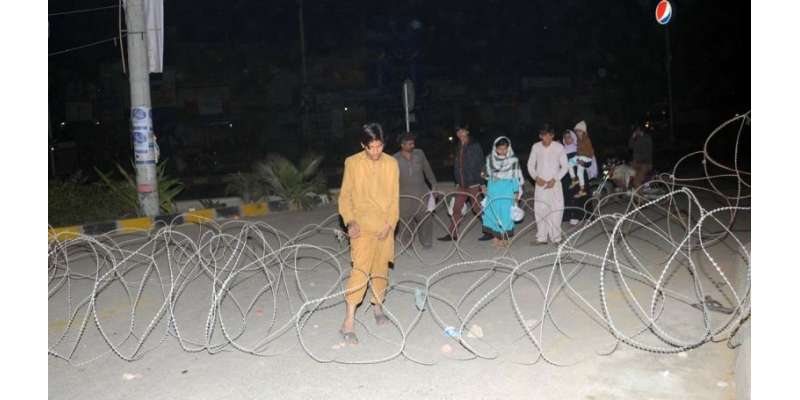 تحریک انصاف کے کارکنوں کا رانا ثناء اللہ کے ڈیرے پر دھاوا ، پولیس کے ..