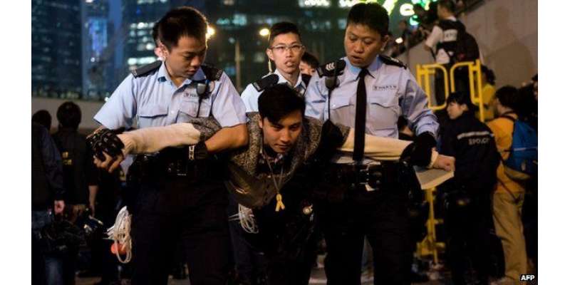 ہانگ کانگ میں حکومت مخالف دھرنا ختم کرنے کے لیے آپریشن،