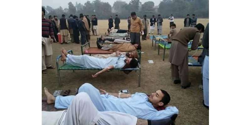 پشاور،ہسپتالوں میں خون عطیات کی اپیلوں کے بعدشہری وطلباء کی بڑی تعدادہسپتال ..