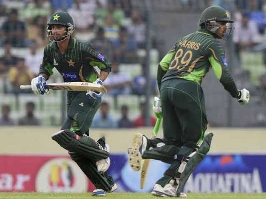 دوسرا ون ڈ ے ، پاکستان نے بنگلہ دیش کو جیت کے لیے 240رنز کا ہدف دیدیا