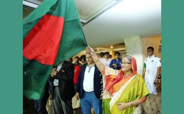 پاکستان اور بنگلہ دیش کے درمیان ایک روزہ میچوں کا کریز بنگلہ دیشی وزیر اعظم کو سٹیڈیم کھینچ لایا،حسینہ واجد کھلاڑیوں کو ہر شارٹ پر تالیاں بجا کر داد دیتی رہیں