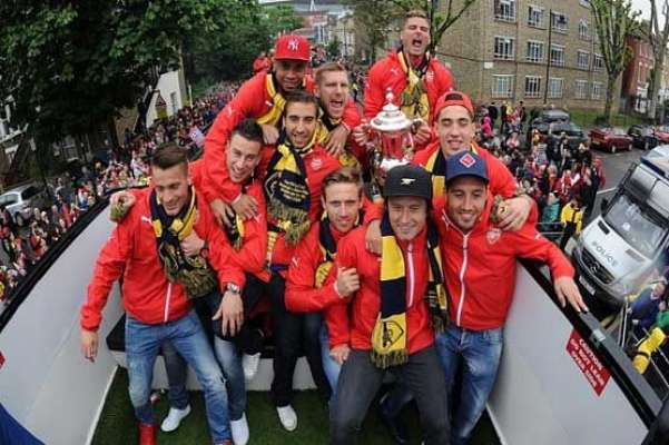 ایف اے کپ : آرسنل کی ٹیم فتح کا جشن منانے سڑکوں پر نکل آئی