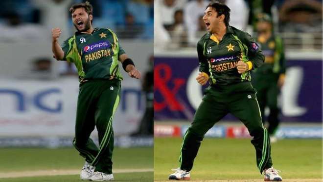 پاکستان کیلئے کھیلنے والے مایہ ناز  اسپنرز شاہد آفریدی اور سعید اجمل ایک دوسرے کے مدمقابل