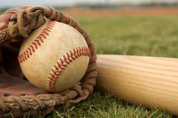 امریکا :بیس بال میچ کے دوران کھلاڑ ی آپس میں گھتم گتھا ہو گئے