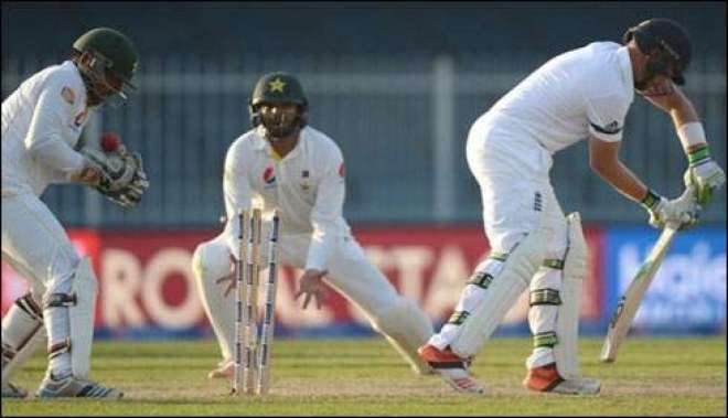 پاکستان سے ٹیسٹ سیریز میں شکست ، انگلش میڈیا اپنی ٹیم پر برس پڑا