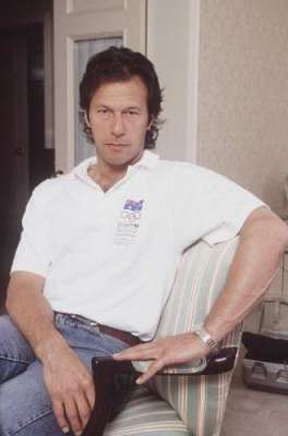عمران خان نے انگلینڈ کیخلاف سیریز میں کرکٹ ٹیم کی شکست کا ذمہ دار وزیراعظم نواز شریف اور نجم سیٹھی کو قرار دیدیا