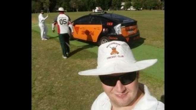 مقامی آسٹریلوی بلے باز کے چھکے نے ٹیکسی کا شیشہ توڑ دیا