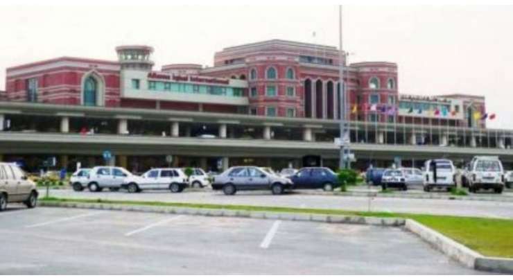 علامہ اقبال انٹرنیشنل ایئرپورٹ لاہور سے ایف آئی اے کے چار افسران کو گرفتار کرلیا گیا