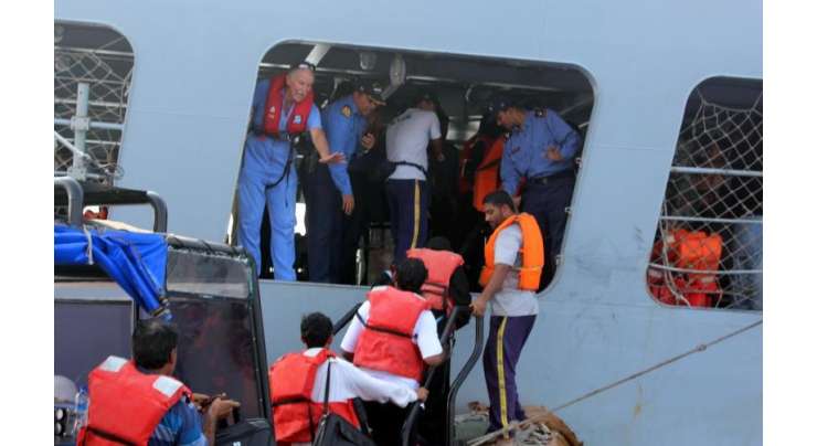 پاک بحریہ کا جہاز ا لمکلہ سے پاکستانی اور غیر ملکی محصورین کے انخلاء کے بعد واپسی کے سفرپہ گامزن