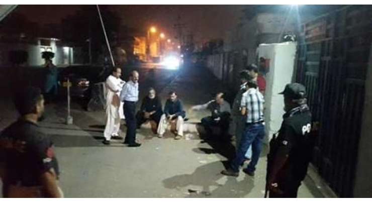 کراچی ،کریم آباد میں تاجروں کی پی ٹی آئی کا انتخابی کیمپ منتقل کرنیکی درخواست