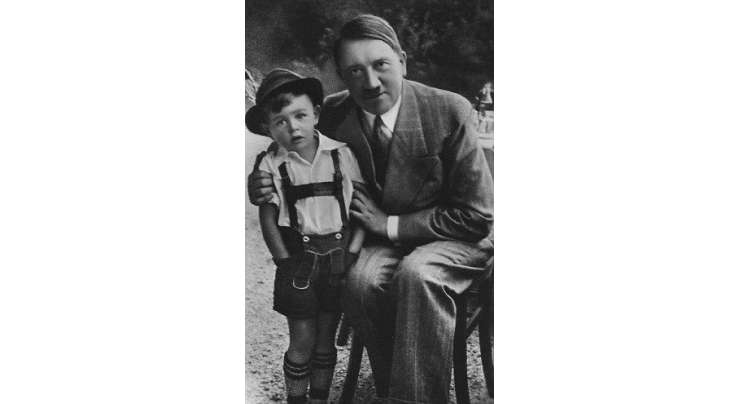 ہٹلر نے اس بچے کے ساتھ بھی ہاتھ کر دیا
