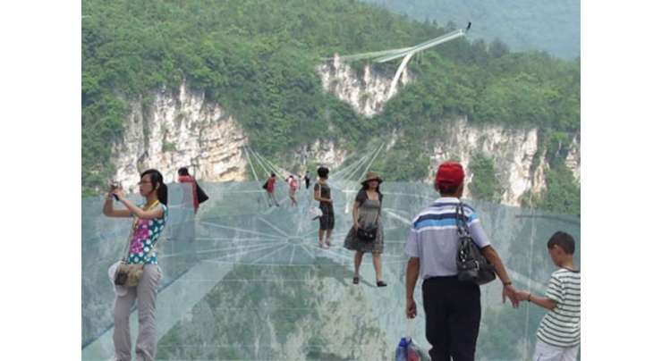 چین میں دنیا کا سب سے لمبا شیشے کا پل عوام کے لیے کھول دیا گیا