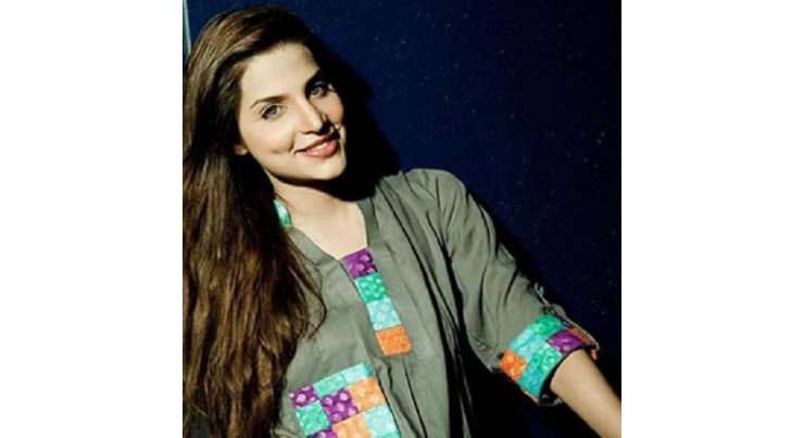 معروف ماڈل ثناء سرفراز مس امیج پاکستان بن گئیں