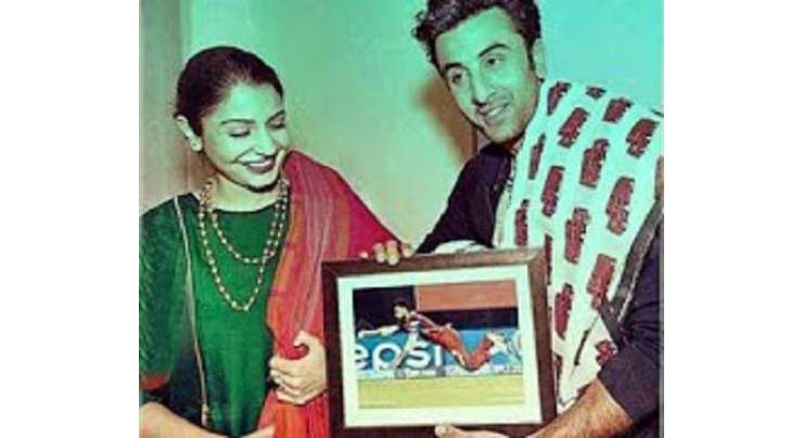 رنبیر کپور نے انوشکا شرما کو ویرات کوہلی کی تصویر فریم کروا کر تحفہ میں دیدی ‘انوشکاخوشی سے نہال