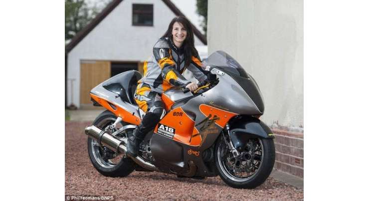 دنیا کی تیز رفتار ترین موٹرسائیکلسٹ خاتون، ہوا کے جھونکے کے سامنے بے بس