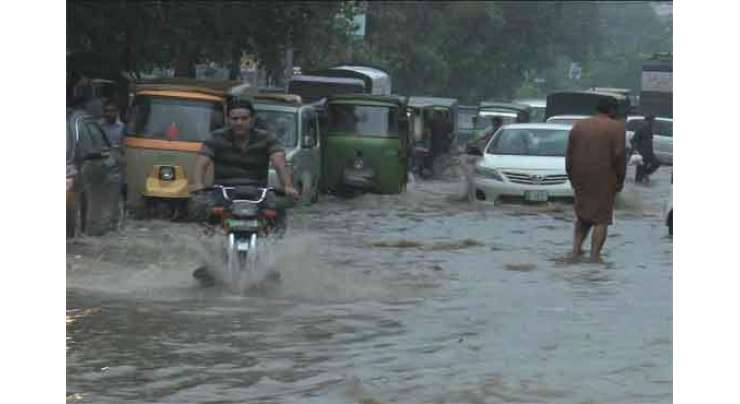 لاہور میں گھنٹوں جاری رہنے والی بارش سے نظام زندگی معطل ،مختلف شہروں میں بھی بارش کا سلسلہ دن بھر جاری رہا