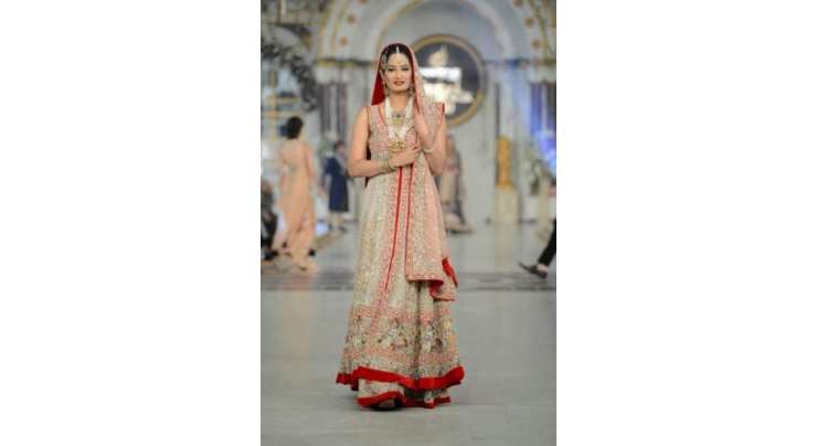 لاہور میں برائیڈل فیشن ویک کا آغاز‘ ریمپ پر دیدہ زیب ملبوسات کی نمائش