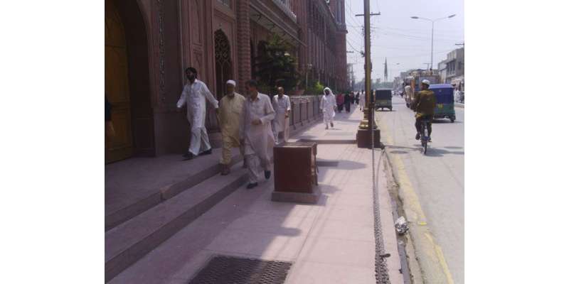 فیصل آباد ، بسم اللہ ٹاؤن میں 10 سے زائد مسلح ڈاکو ایک مسجد کے خزانچی ..