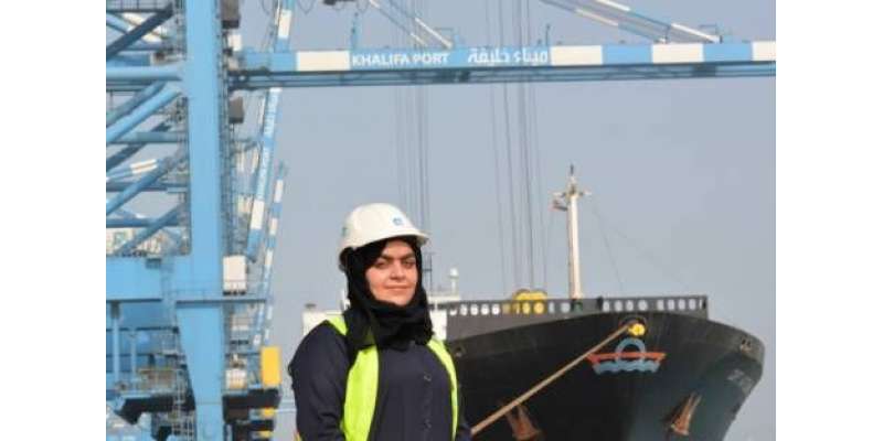 متحدہ عرب امارات کی خاتون نے کرین آپریٹر کی نوکری کرلی