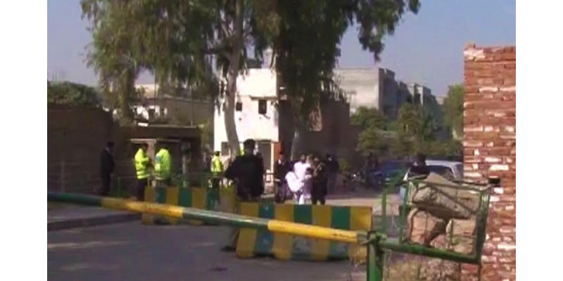 پشاور :حیات آباد میں مسجد کے باہر خود کش دھماکہ ،19 افراد شہید چالیس ..