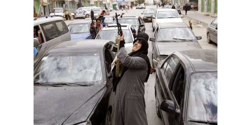 ڈہرکی میں قبائلی تصادم سے ہلاکتوں کے بعد خواتین نے ہتھیار اٹھالیے