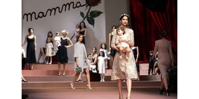 میلان فیشن ویک میں جدید ملبوسات کی نمائش، ماڈلز کی بچوں کے ساتھ ریمپ ..