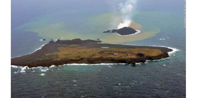 جاپان ، زیر سمندر آتش فشاں دھماکے کے بعد ابھرنے والا نیا جزیرہ پھیلنے ..