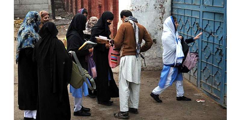 پشاور، سرکاری سکولوں میں اول جماعت تا بارھویں جماعت مفت درسی کتب فراہم ..