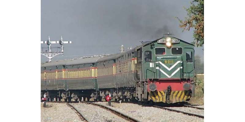 حافظ آباد،پاکستان ایکسپریس کا انجن خراب ہونے پرمسافروں کا ریلوے حکام ..