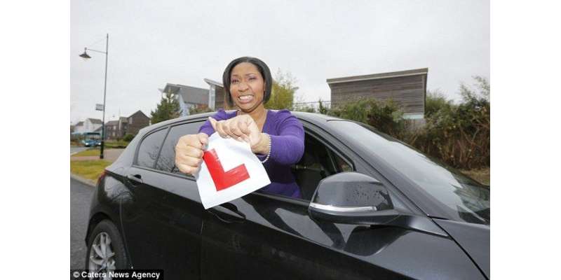 کیا کوئی اس عورت کو ڈرائیونگ سکھا سکتا ہے؟