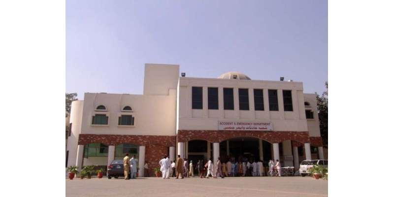 لاہور : سروسز اسپتال میں بم کی اطلاع موصول، بم اسکواڈ طلب