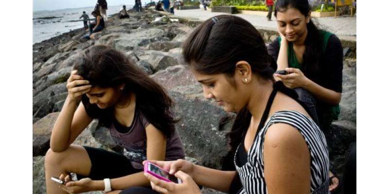 بھارت میں موبائل فون صارفین کی تعداد 95کروڑ 50 لاکھ ہوگئی