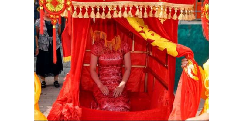 چین میں نوجوان جوڑوں کی برہنہ شادیاں